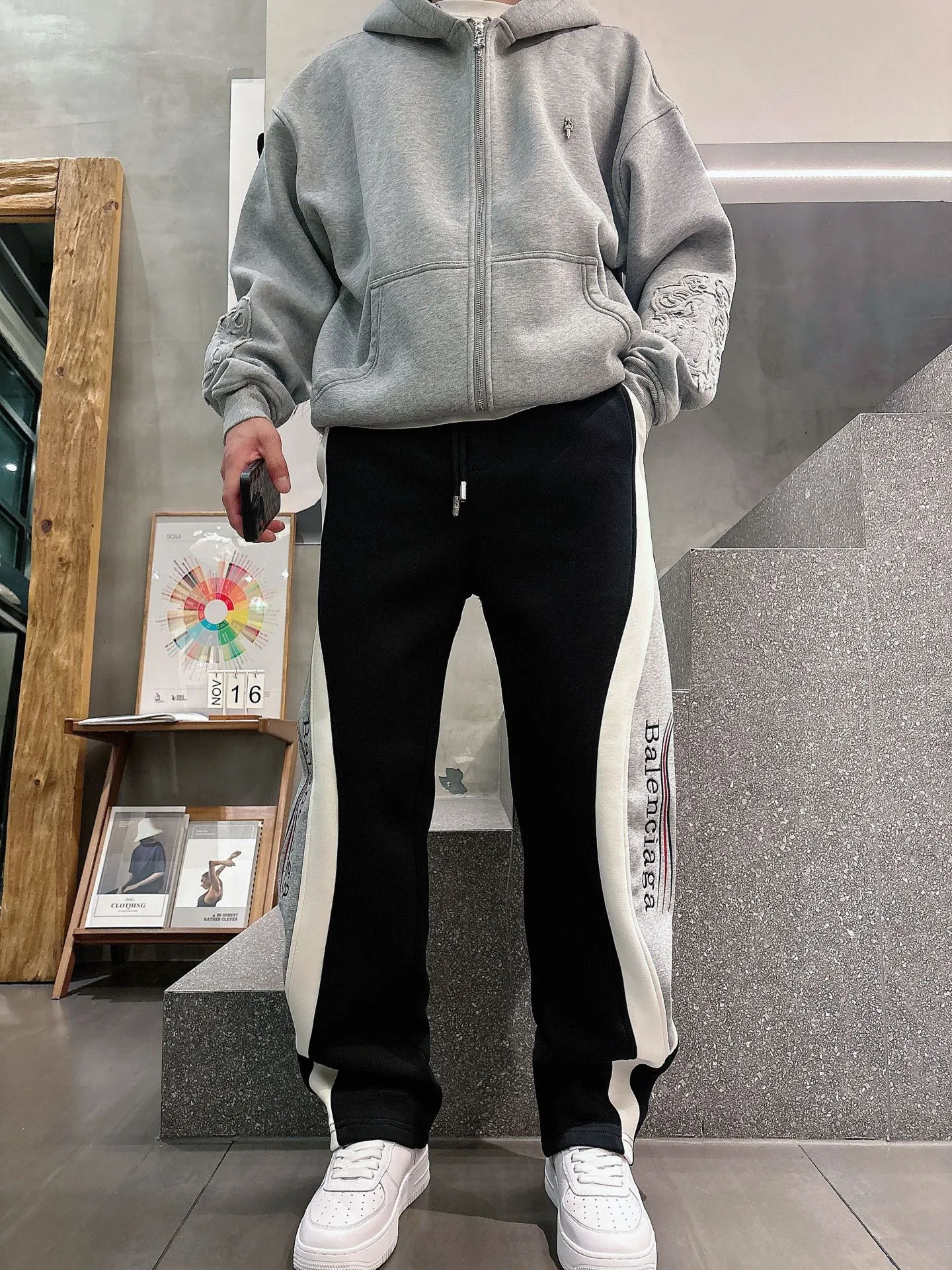 Balenciaga 🆕2026 Autumn and Winter New Arrival Casual Pants! The official website will be released simultaneously. Brand Classic LOGO casual pants, customized fabrics, excellent comfort and strong touch. Highly recognisable, perfect appearance and craftsmanship. Size:M-3XL